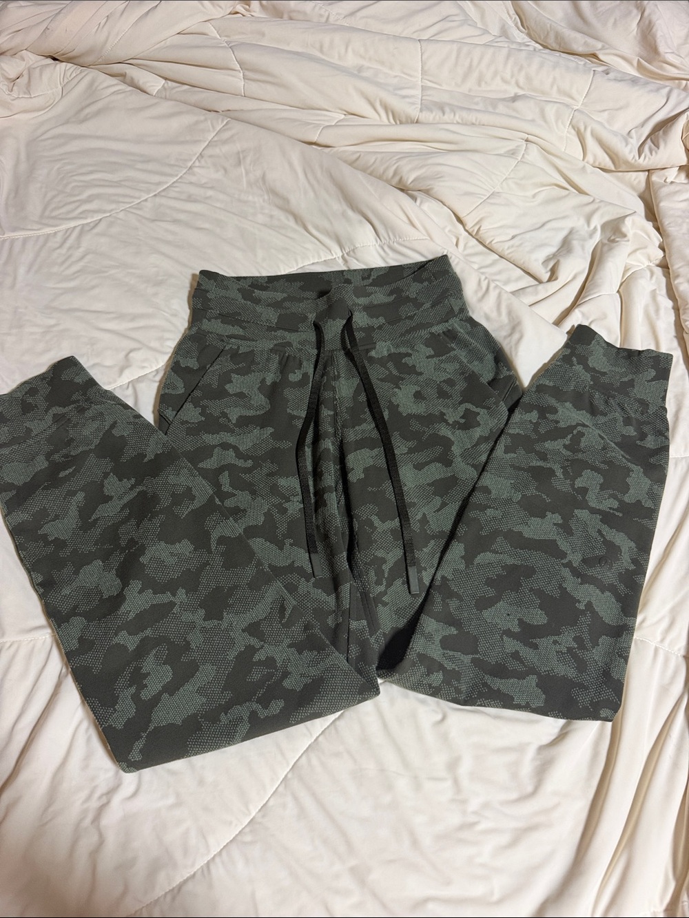 Lululemon jogger size 2 camo